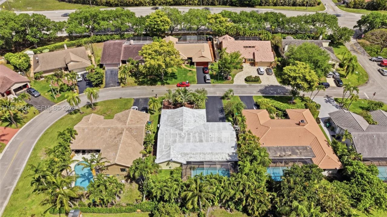 676 NW 107th Ln, Coral Springs, FL 33071 Photo