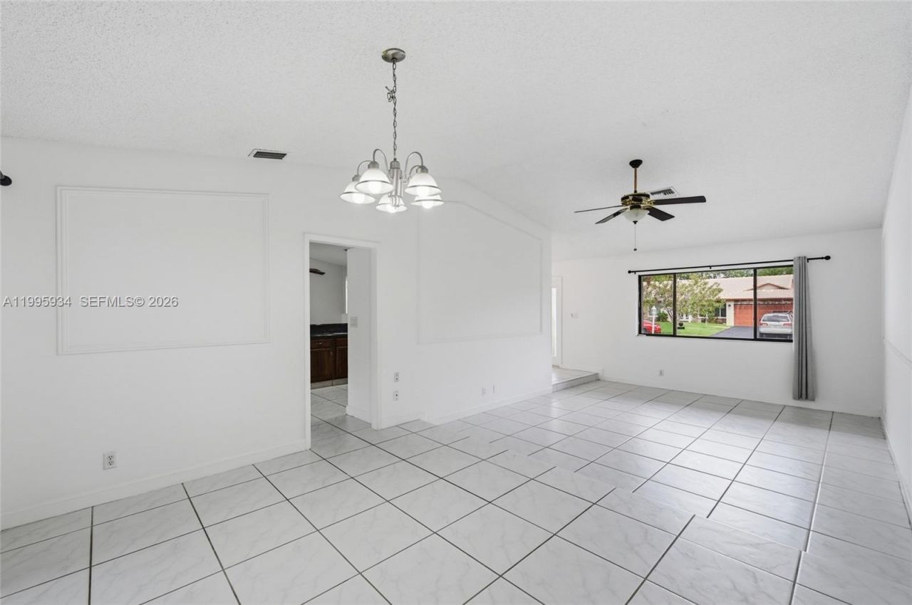 676 NW 107th Ln, Coral Springs, FL 33071 Photo