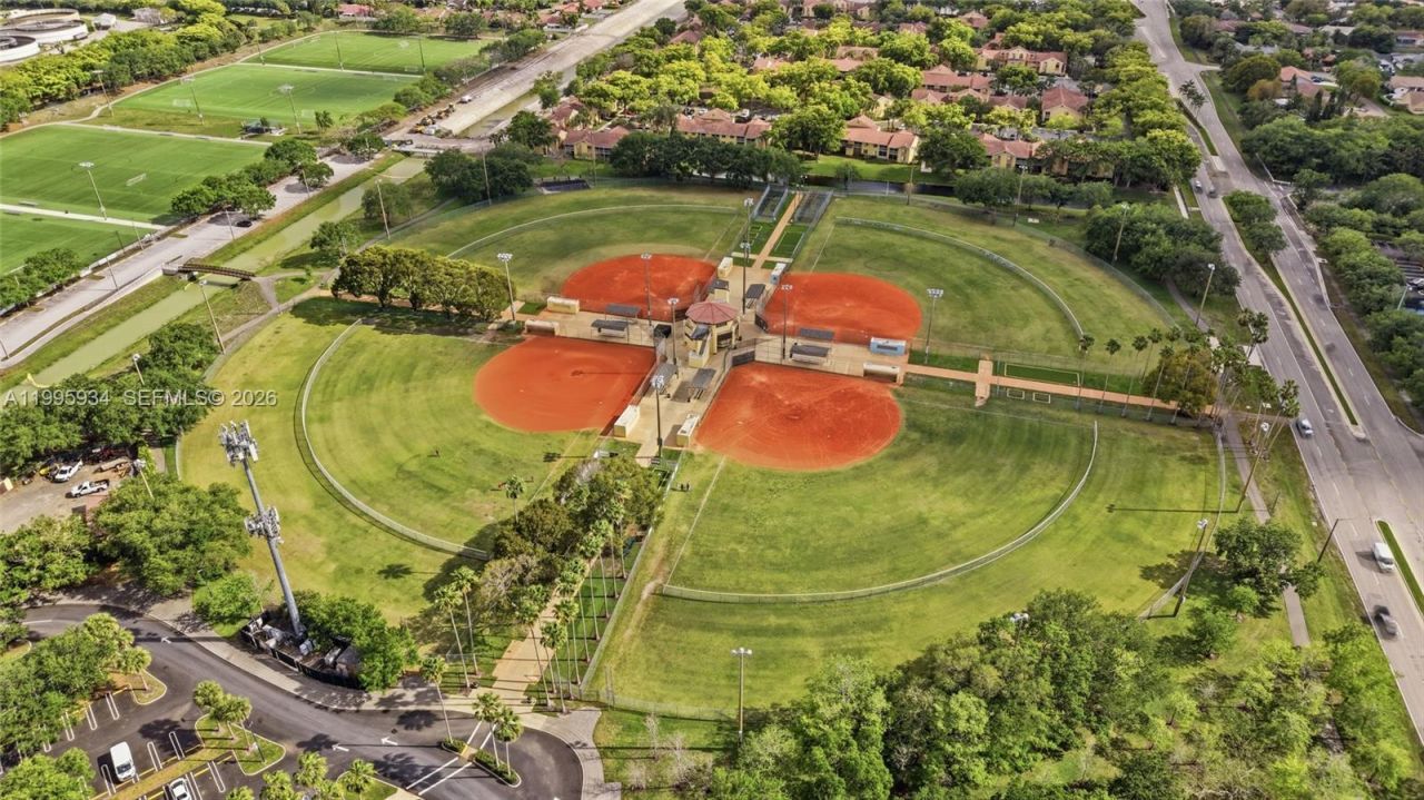 676 NW 107th Ln, Coral Springs, FL 33071 Photo