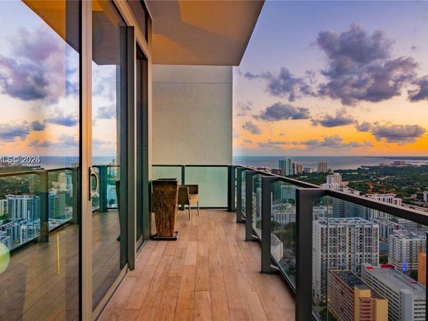 88 SW 7th St, Unit 4106, Miami, FL 33130