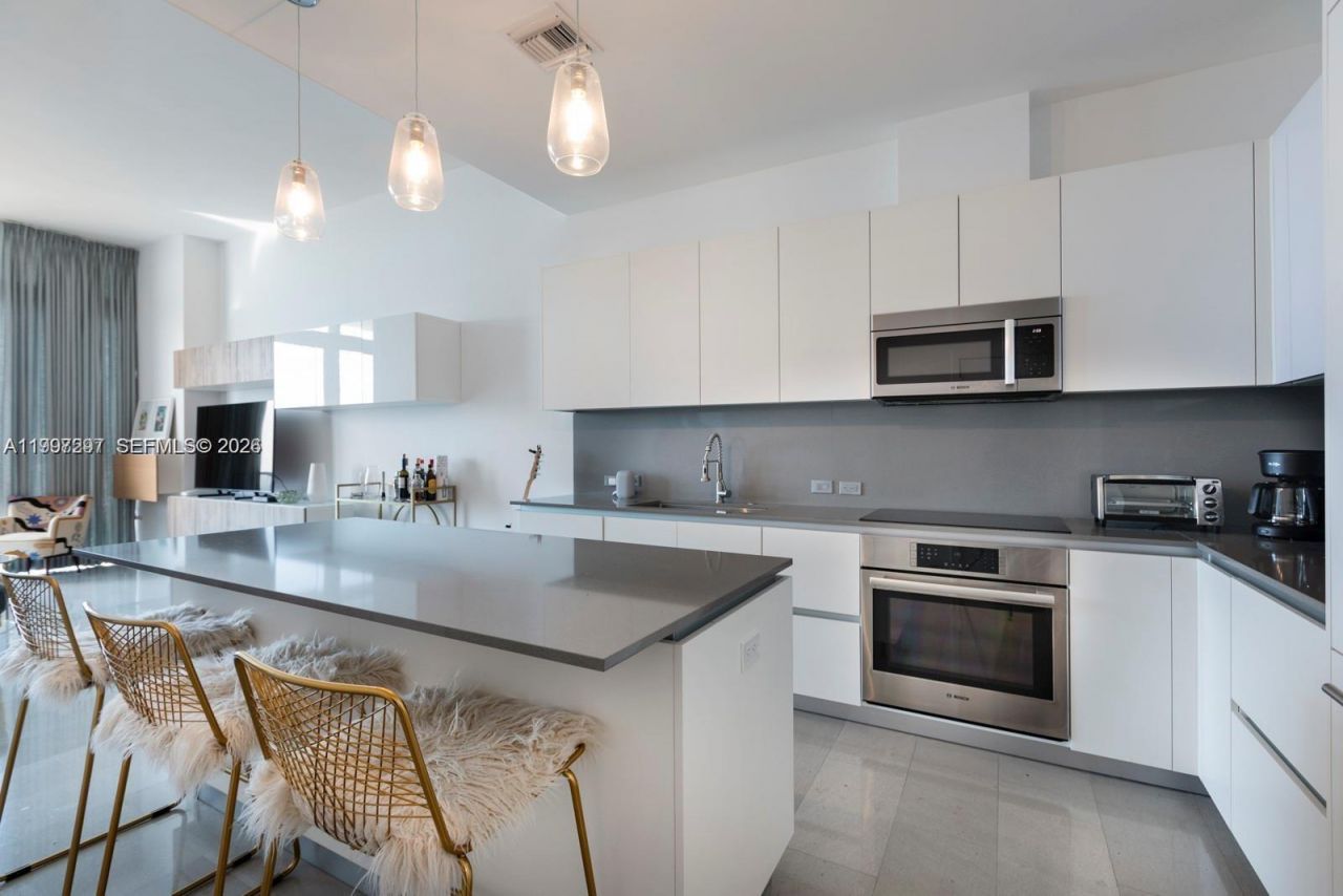 88 SW 7th St, Unit 4106, Miami, FL 33130 Photo