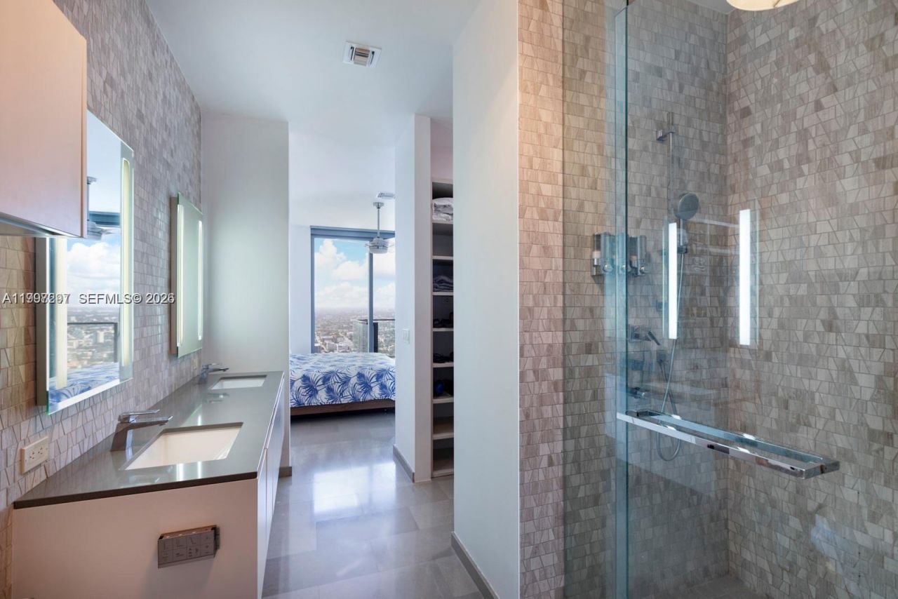 88 SW 7th St, Unit 4106, Miami, FL 33130 Photo