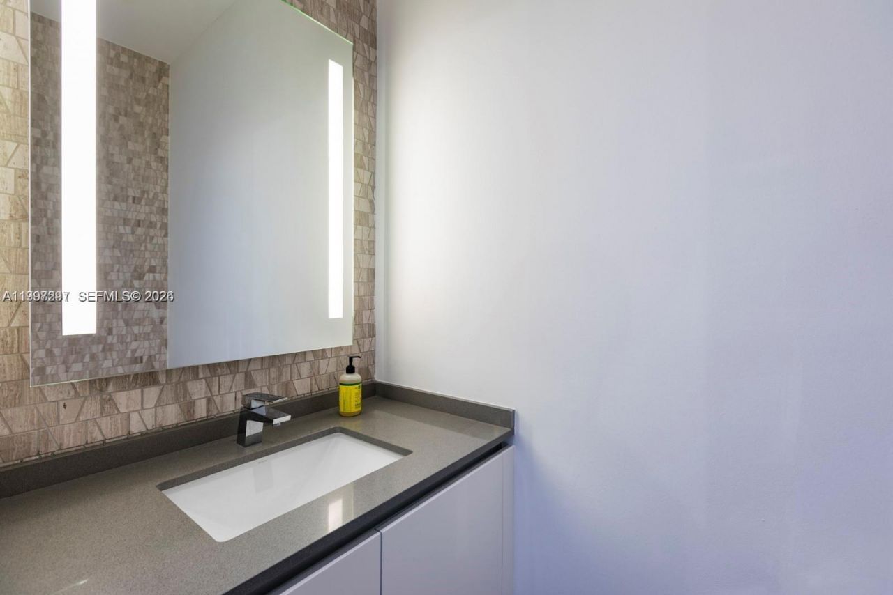 88 SW 7th St, Unit 4106, Miami, FL 33130 Photo
