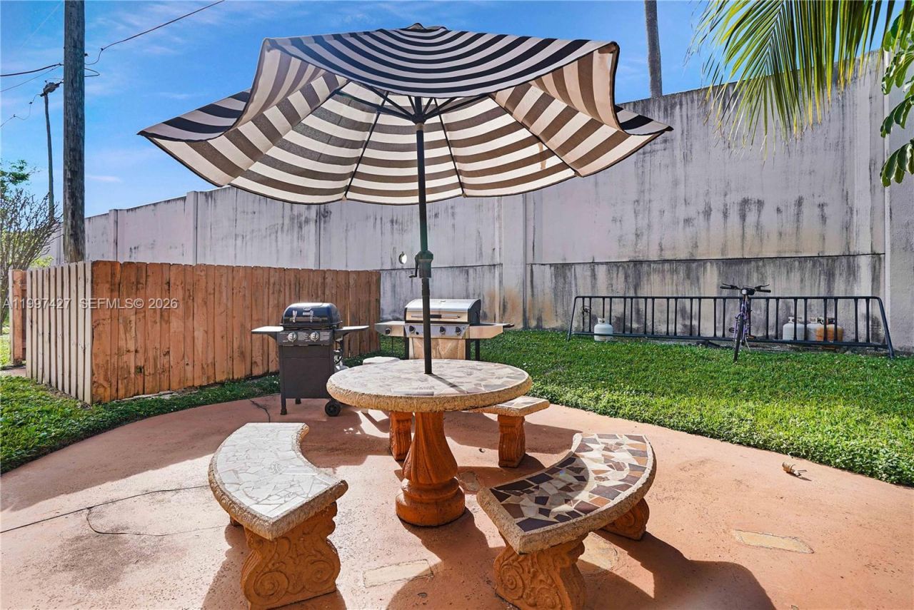 820 SW 11th Ave, Unit 5B, Hallandale Beach, FL 33009 Photo