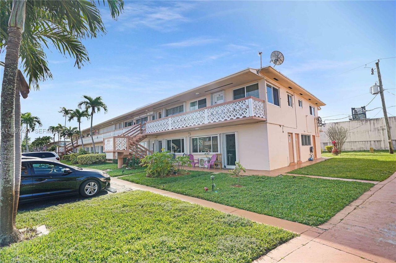 820 SW 11th Ave, Unit 5B, Hallandale Beach, FL 33009 Photo