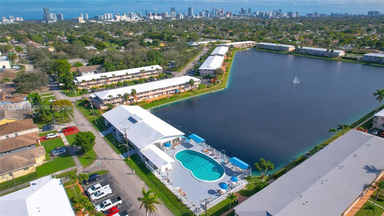 820 SW 11th Ave, Unit 5B, Hallandale Beach, FL 33009 Photo