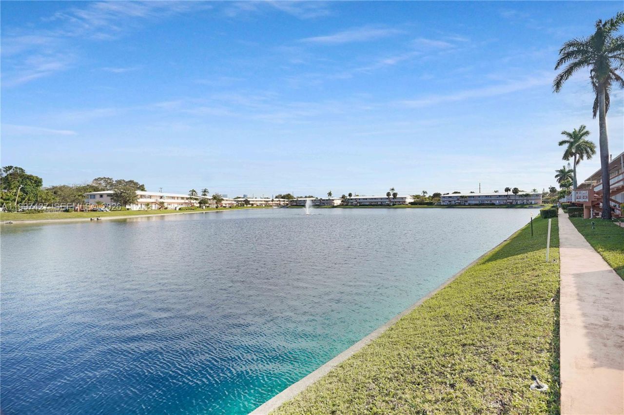 820 SW 11th Ave, Unit 5B, Hallandale Beach, FL 33009 Photo