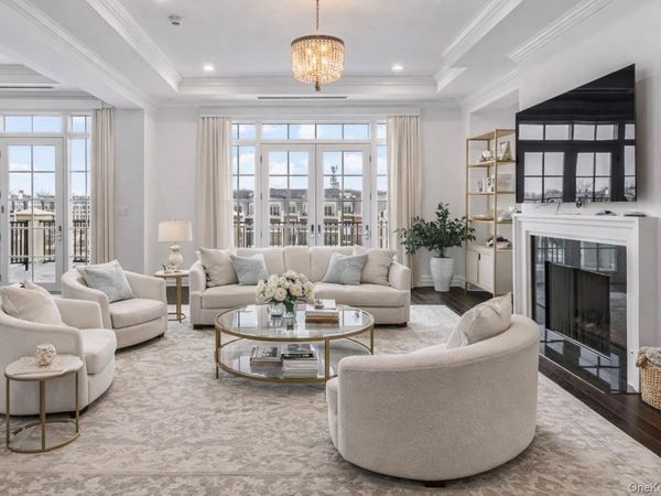 3000 Royal Court , Unit 3308, North Hills, NY 11040