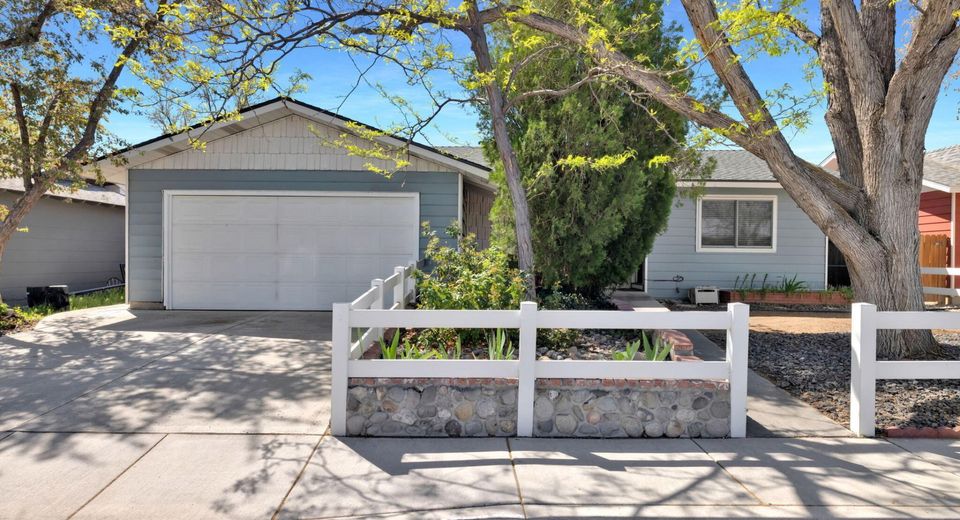 119 Devere Way, Sparks, NV 89431 Photo