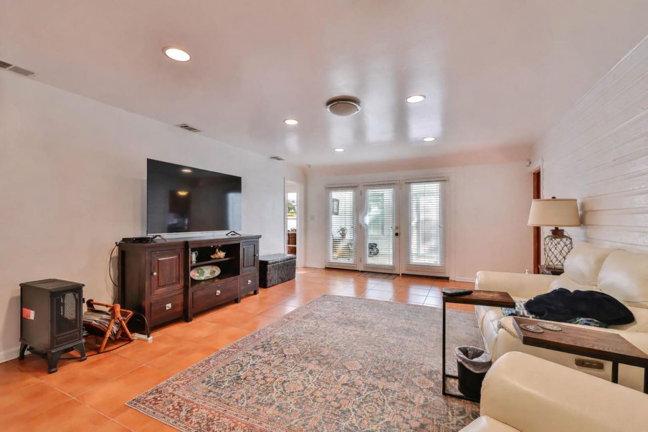 5516 Springs Ave. Photo 4