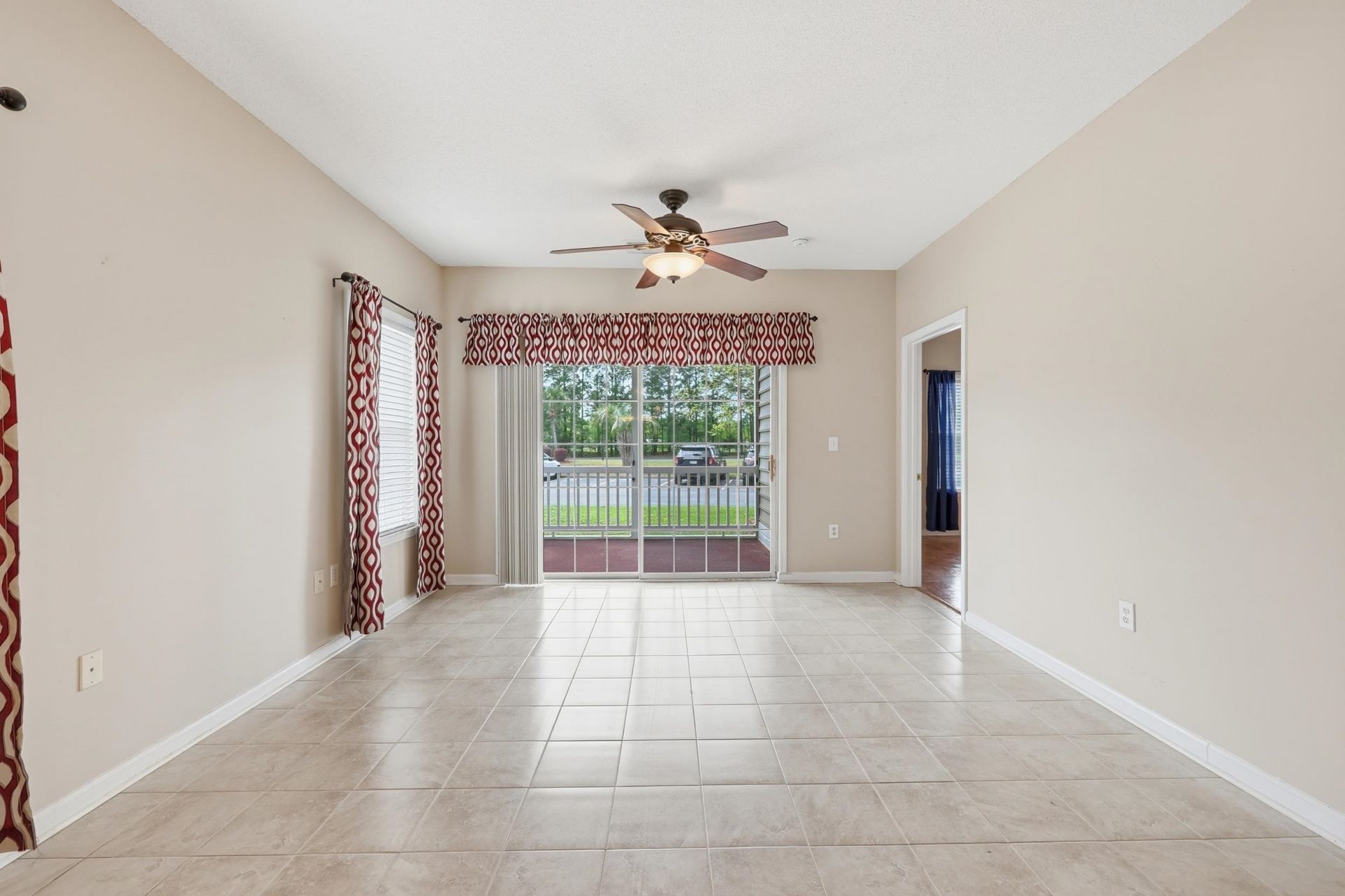 248 Sun Colony Blvd. Photo 7