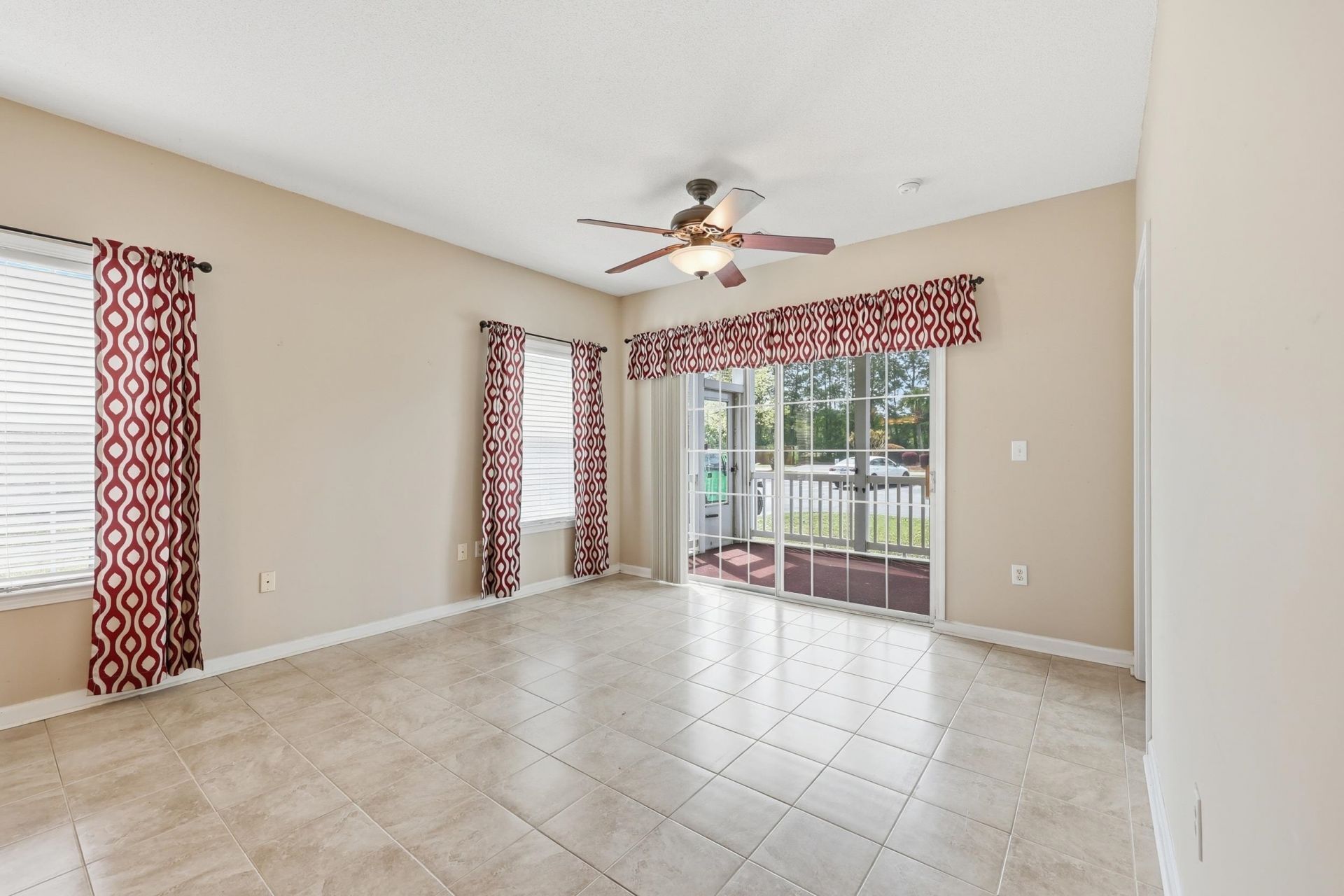 248 Sun Colony Blvd. Photo 8