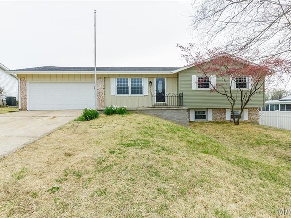 908 Crescent Drive , St Charles, MO 63301