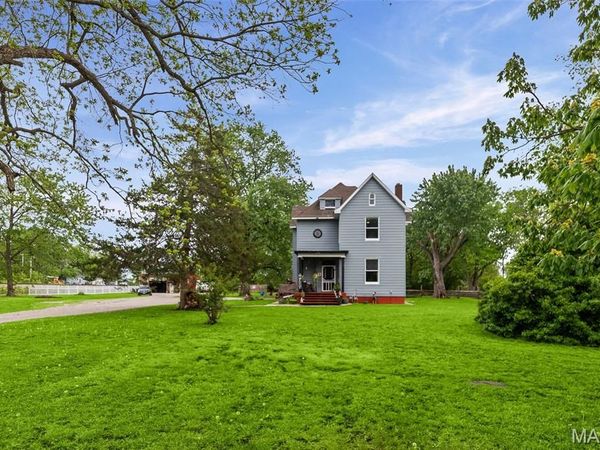 10 S Main St., Lenzburg, IL 62255