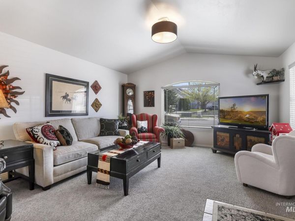 2515 Whispering Pine Dr, Twin Falls, ID 83301