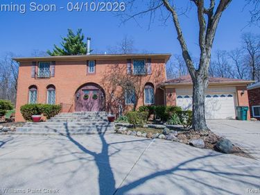 2800 Homewood Drive, Troy, MI 48098