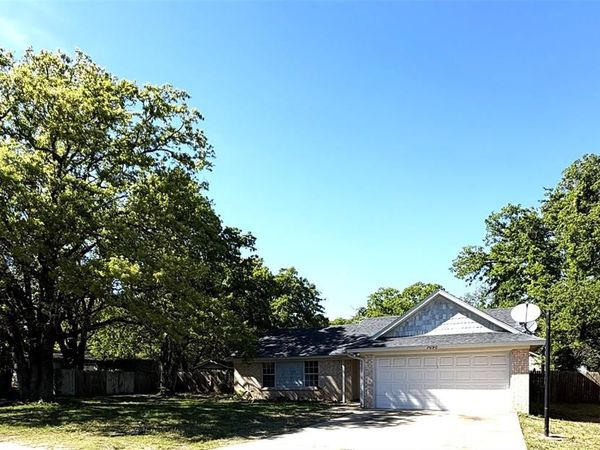 7060 Jay Lane, Azle, TX 76020