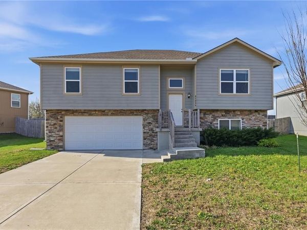 21285 W 219th Street, Spring Hill, KS 66083