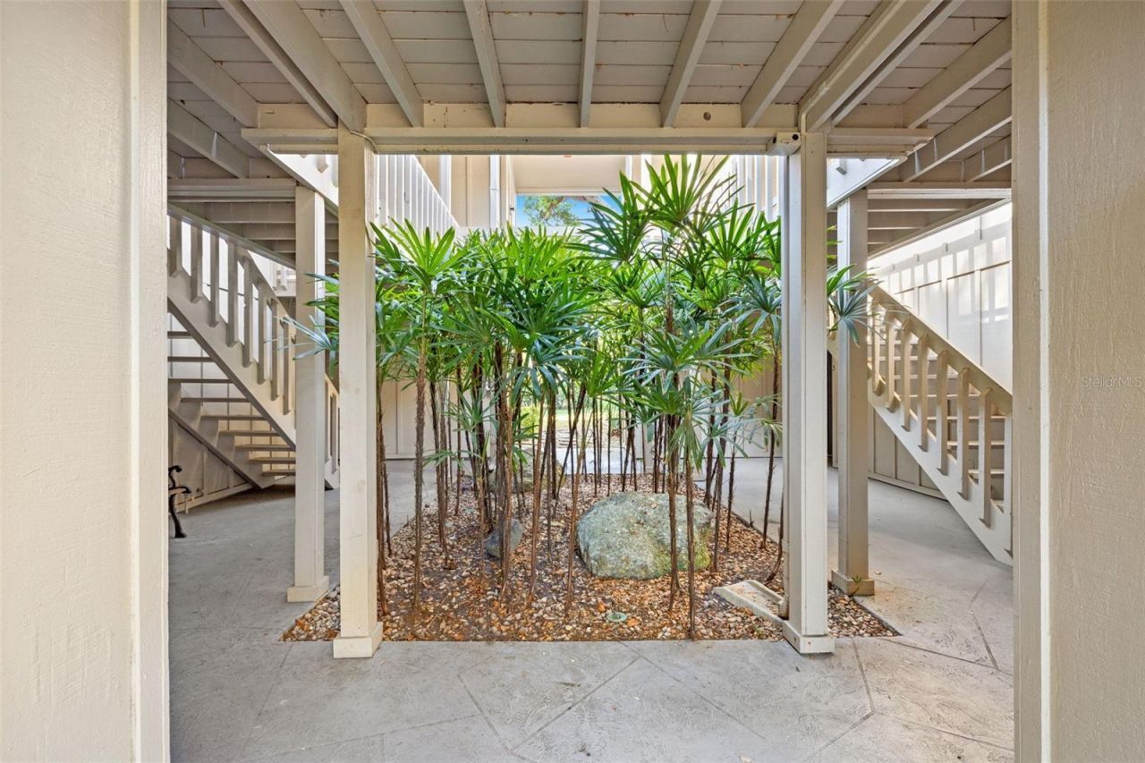 2200 Bahia Vista Street, Unit B8, Sarasota, FL 34239 Photo