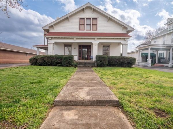 235 Pulaski St , Lawrenceburg, TN 38464