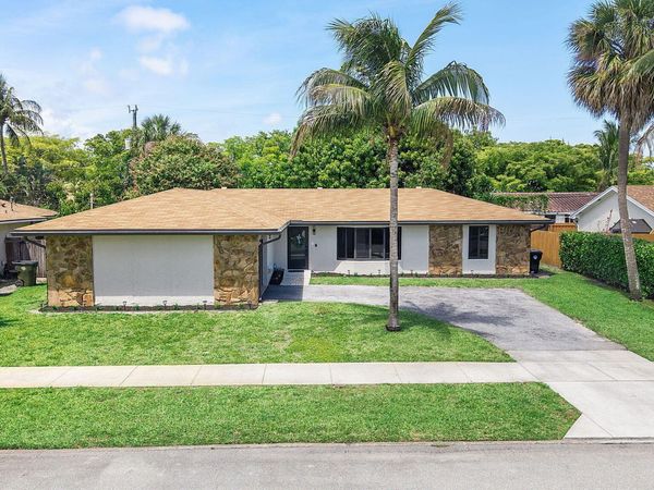 1820 N 17th Ct Court N, Lake Worth Beach, FL 33460