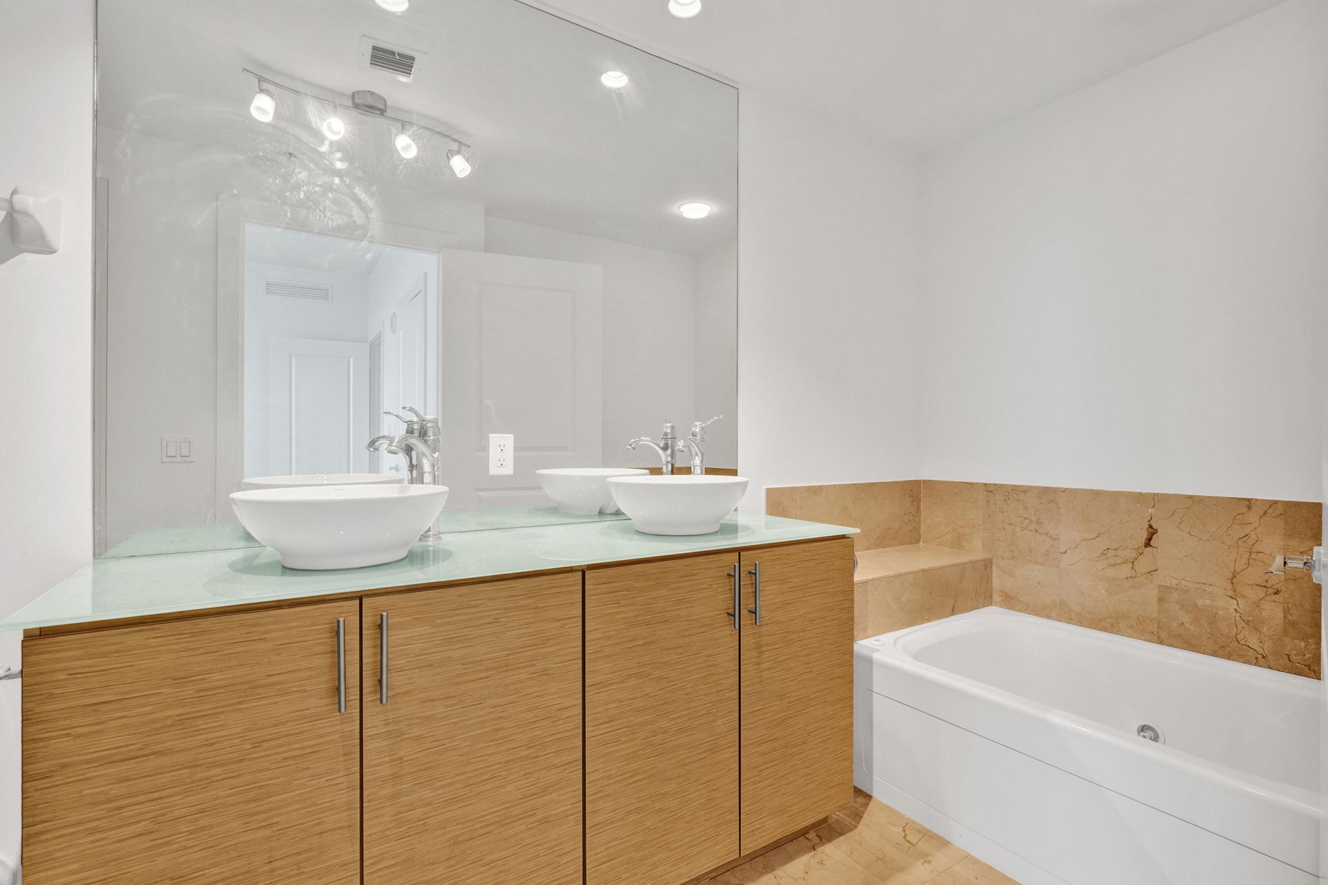 315 NE 3rd Avenue, Unit 1201, Fort Lauderdale, FL 33301 Photo