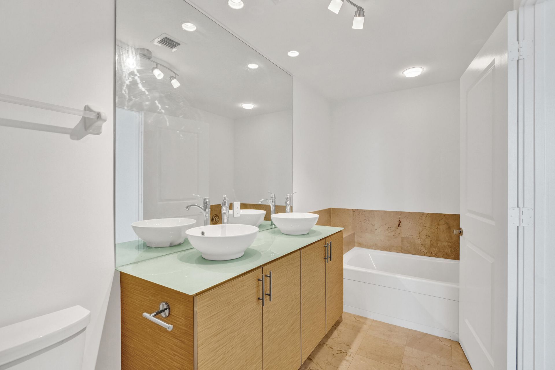 315 NE 3rd Avenue, Unit 1201, Fort Lauderdale, FL 33301 Photo