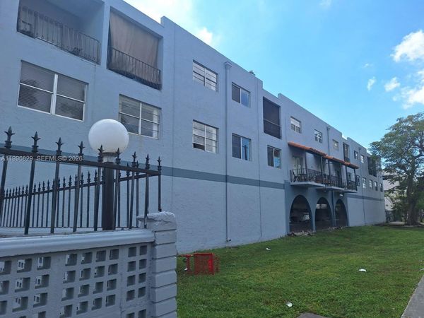 1300 W 53rd St, Unit 35, Hialeah, FL 33012