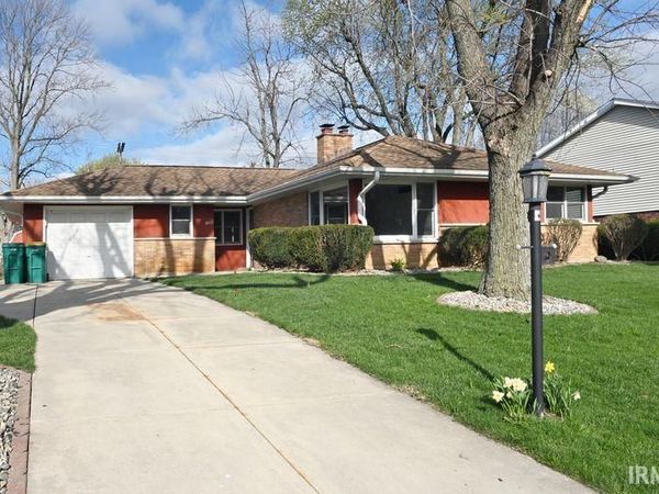 7886 Delaware Place, Merrillville, IN 46140