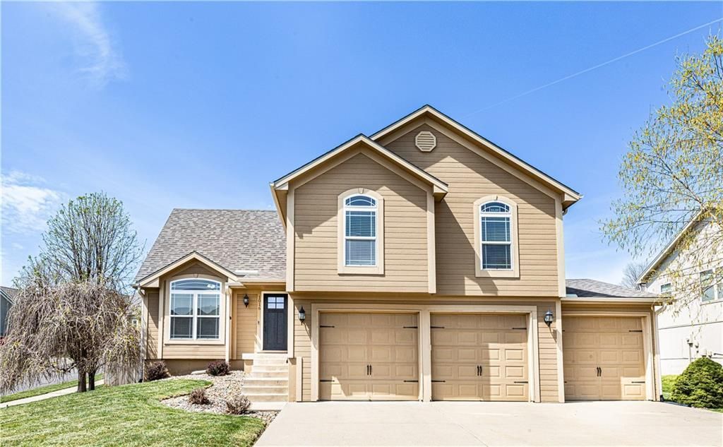 1016 NW 112th Terrace, Kansas City, MO 64155 Main Photo