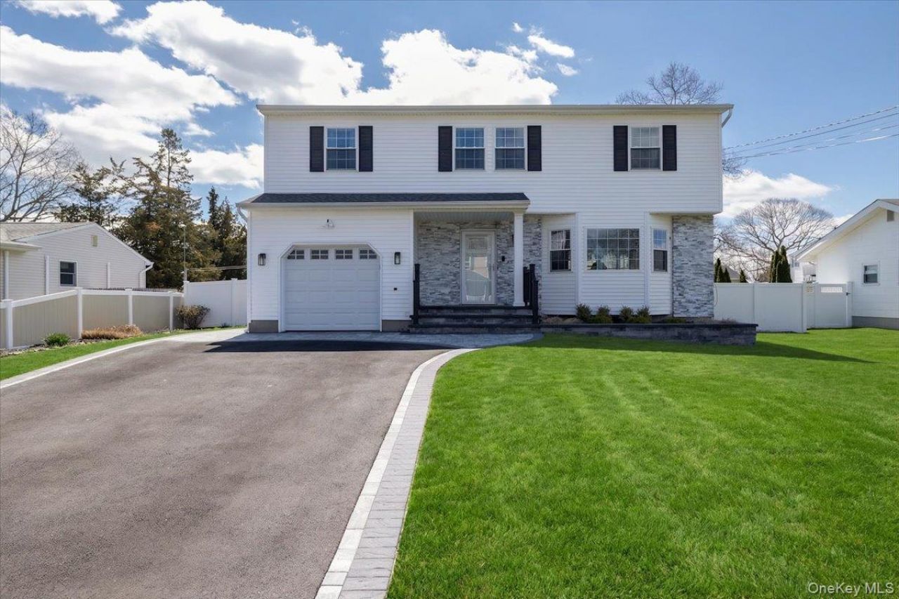 16 Loughlin Drive, Shirley, NY 11967 Main Photo
