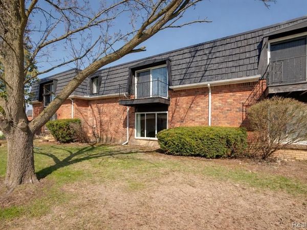 1866 Colonial Village Way, Waterford Twp, MI 48328