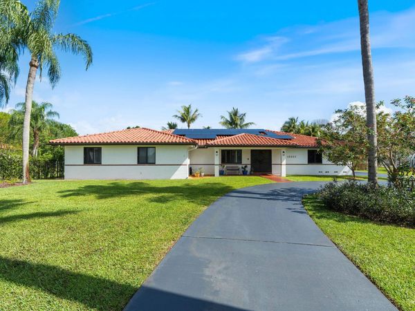 13821 Alexandria Court, Davie, FL 33325
