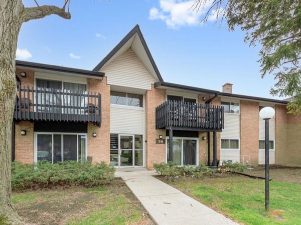 9A Kingery Quarter Drive, Unit 202, Willowbrook, IL 60527
