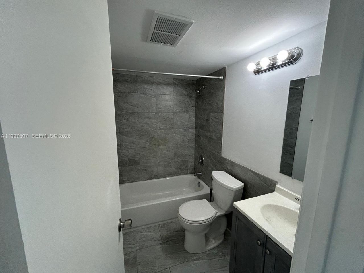89 Berkshire D, Unit 89, West Palm Beach, FL 33417 Photo