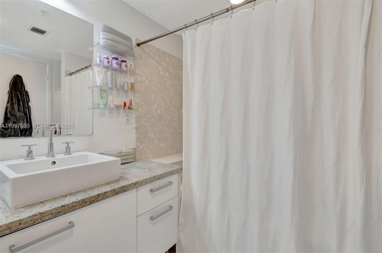 185 SW 7th St, Unit 2303, Miami, FL 33130 Photo