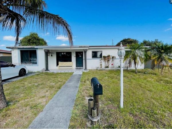 721 SW 69th Ave , Pembroke Pines, FL 33023