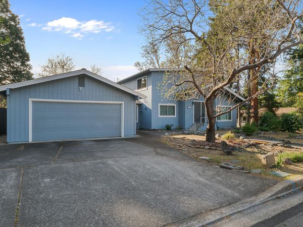 1245 Valley View Drive, Medford, OR 97504