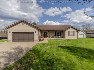 3899 Iva Durst Road, Leon, WV 25123