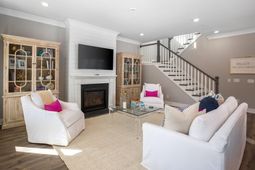 211 Threaded Fern Street photo 4