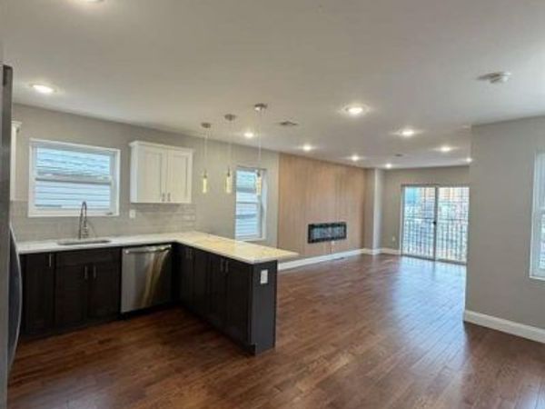 225 9th Street, NEWARK, NJ 07103