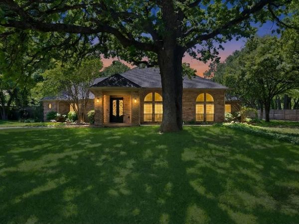 2900 Oak Trail Court, Dalworthington Gardens, TX 76016