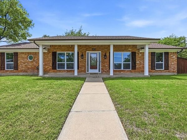 628 Robindale Court, Bedford, TX 76022