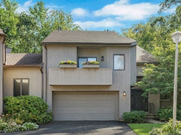 15 Robinhood Dr, Mountain Lakes, NJ 07046