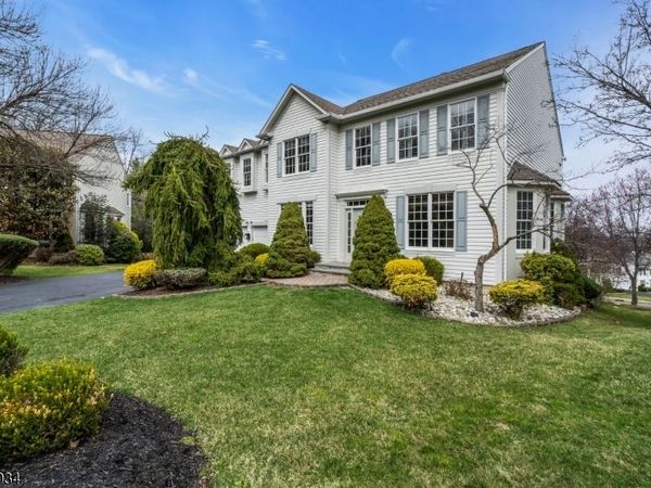17 Bedford Dr, Bernards, NJ 07920
