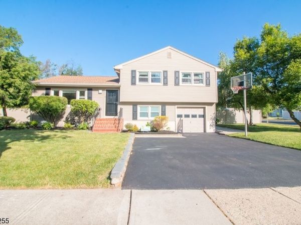 2 Kemp Dr, Springfield, NJ 07081