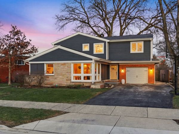 334 E Huntington Lane , Elmhurst, IL 60126