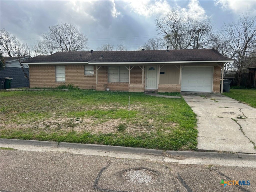 3007 E Mistletoe Avenue, Victoria, TX 77901 Main Photo