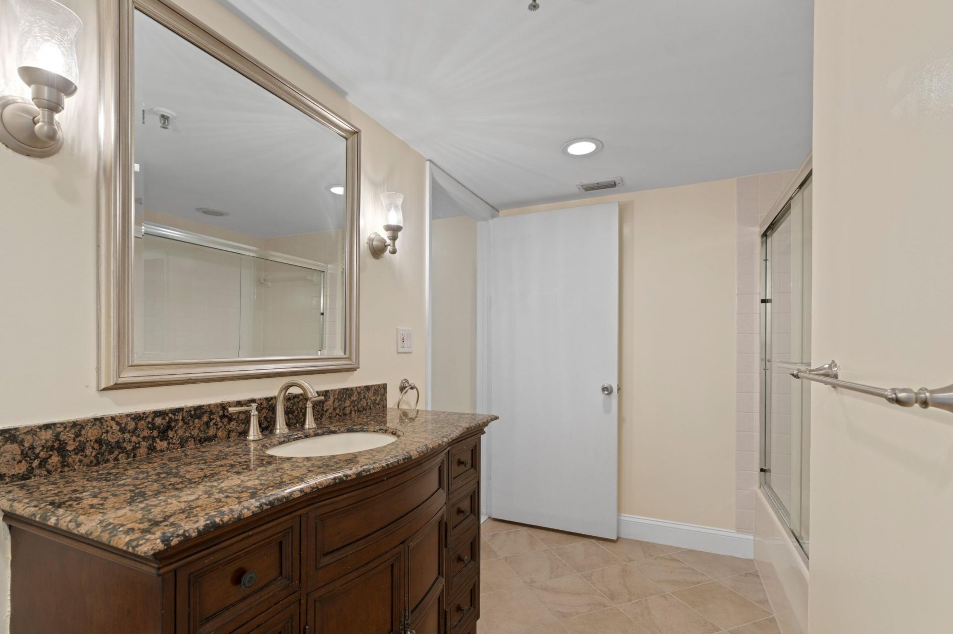 7020 Half Moon Circle, Unit 205, Hypoluxo, FL 33462 Photo