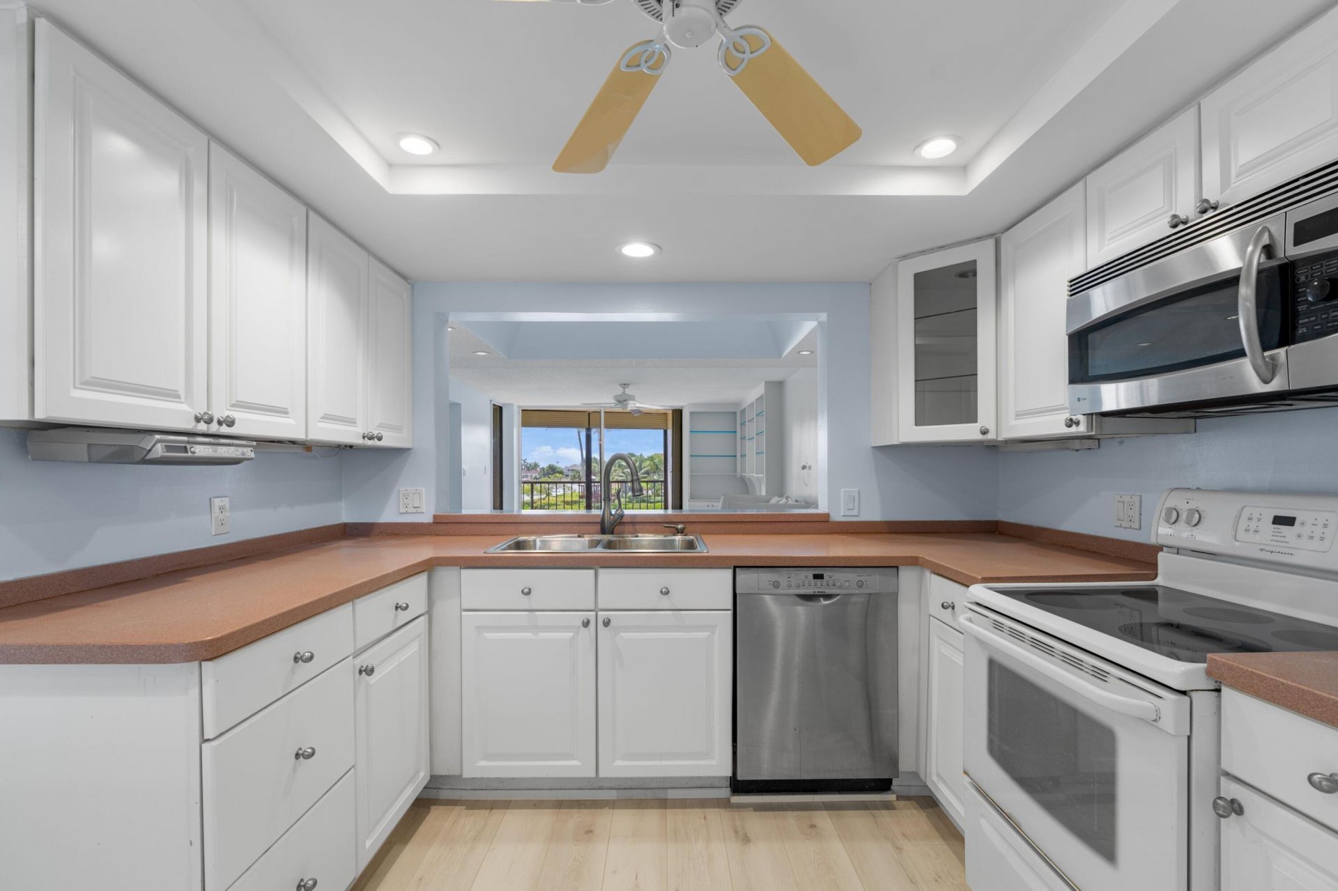 7020 Half Moon Circle, Unit 205, Hypoluxo, FL 33462 Photo